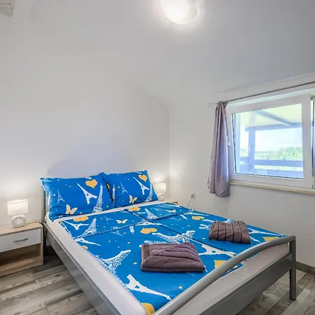 Apartment Marlera With Sea View Ližnjan