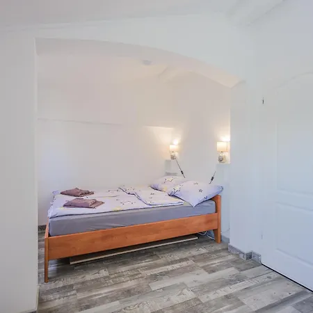 Marlera With Sea View Apartment Liznjan
