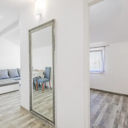 Apartment Marlera With Sea View Liznjan