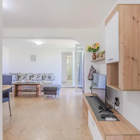 Marlera With Sea View Apartment Liznjan