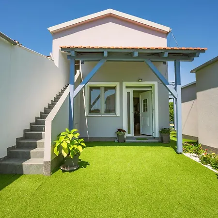 Marlera With Sea View Apartment Liznjan